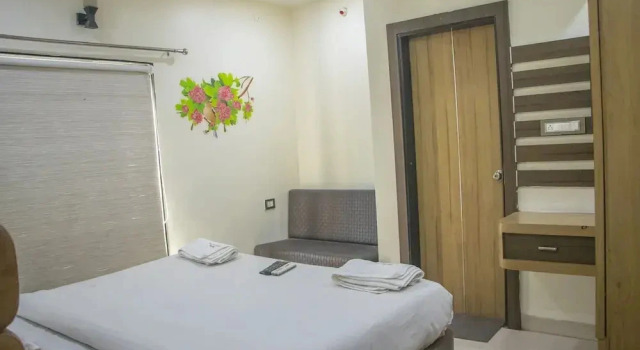OYO 6883 Hotel Galaxy Star