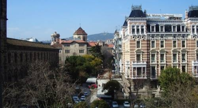 Backpackers House Bcn, Забронировать Отель Лес-Корт Барселона, рядом с Jove Regina Theatre
