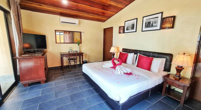 Вилла рядом с пляжем Coconut Beach Villa Langkawi