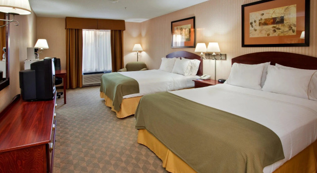Четырёхместный номер Standard Spark By Hilton Lansing