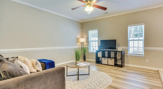 Charming Greensboro Townhouse With Back Patio!