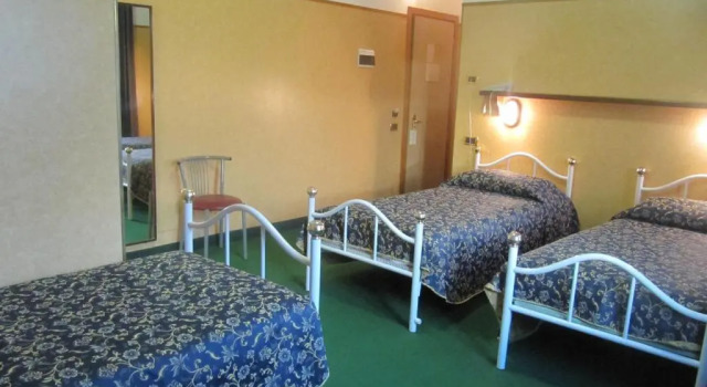 Трёхместный номер Standard Hotel Mary