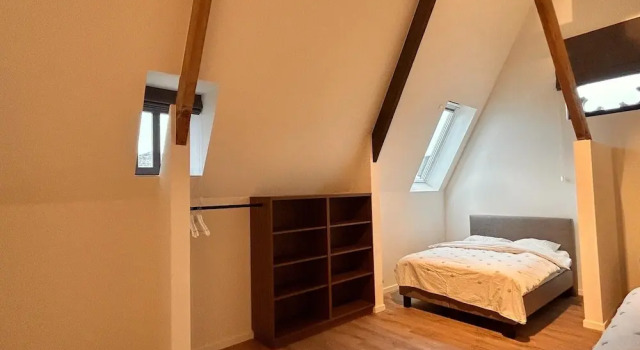 Spacious 3-floor Holiday Home for 8 Guests, Rezerwuj Dom wakacyjny Hotele w Bruksela z parkingiem, Parking
