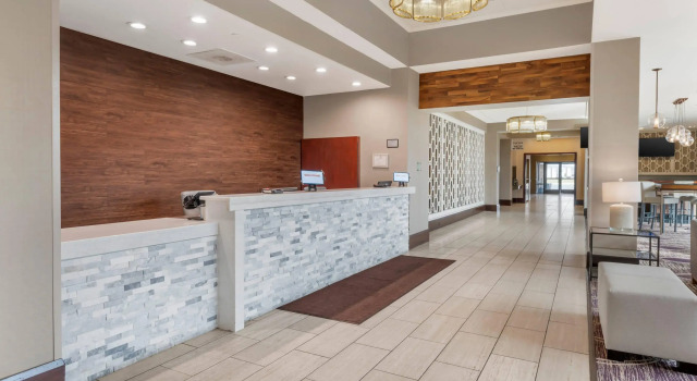 Comfort Inn Brooklyn Center, Varaa Hotelli Hotellit Minnesota pysäköinnillä, Pysäköinti