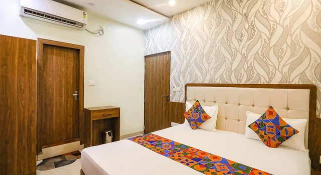 Номер Deluxe Fabhotel Prime Siddhant Palace