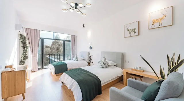 Двухместный номер Comfort с балконом и с видом на горы Moganshan Muye Summer Homestay