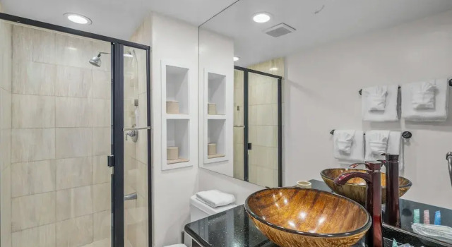Номер Royal Kamaole Beach Royale 506 - Stunning Ocean Views, Spectacular Renovation, AC