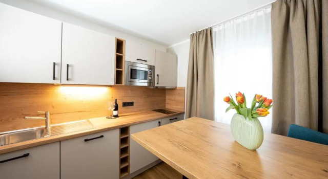 Апартаменты Sopherl am See - Frühstück auf der Seeterrasse, sehr ruhig und wunderschön am See, 3 Minuten nach Oberpfaffenhofen, viele Radtouren, Restaurants & Cafes in der Umgebung