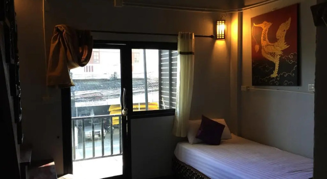 普吉岛日出宾馆(Sunrise Guesthouse), Забронировать Отель Бухта Чалонг остров Пхукет