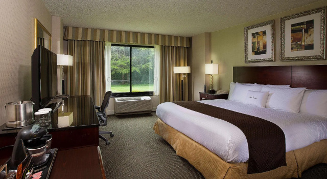 Двухместный номер Standard DoubleTree by Hilton Charlotte Airport