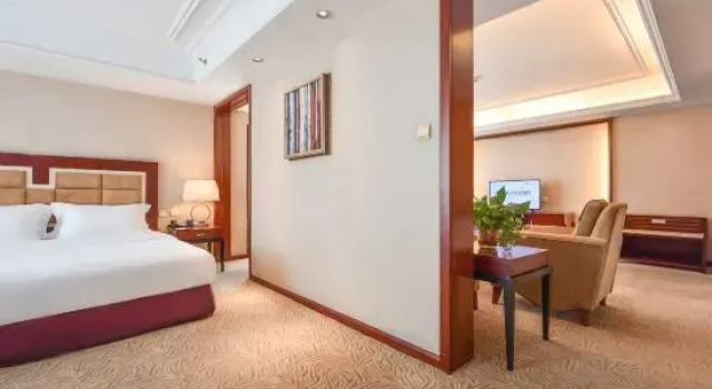 Семейный люкс с видом на сад Rich Gate Hotel