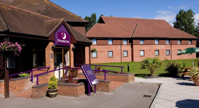 Premier Inn Christchurch - East, Забронировать Отель Отели Англии 3 звезды, 3*