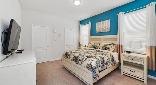 Spacious 8 bedroom home, Windsor at Westside
