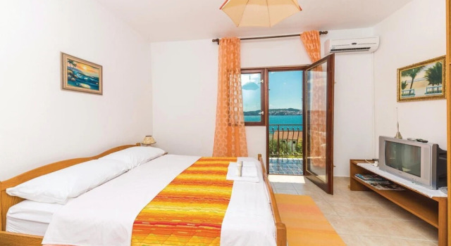 Beautiful Apartment in Seget Donji With 1 Bedrooms and Wifi