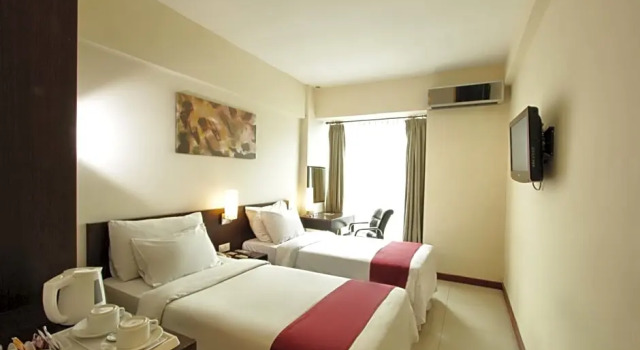 Двухместный номер Superior Garuda Plaza Hotel
