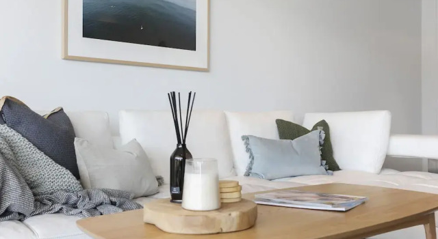 Luxury Living on Waterfront with Large Sunny Deck by Urban Butler, Забронировать Апартаменты/квартира Окленд регион Окленд, рядом с Westhaven Marina