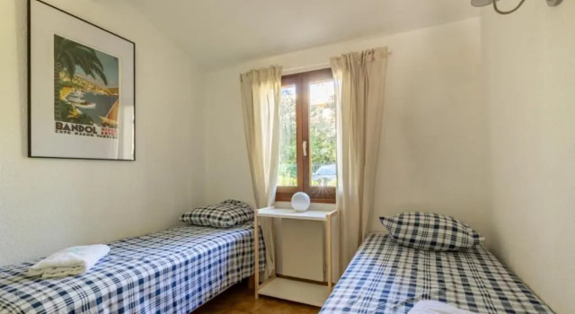 Nice Apt For 4 With Terrace And Pool, Забронировать Апартаменты/квартира Отели Бандоль с парковкой, рядом с Atlantide1, promenades en mer, calanques de Cassis, Porquerolles, Парковка