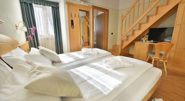 Трёхместный номер Comfort с 2 комнатами с видом на озеро Hotel Interalpen