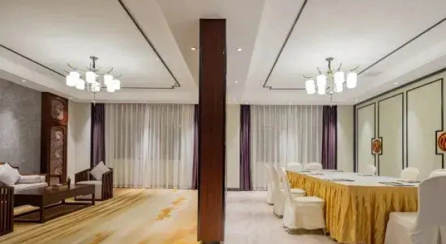 Люкс Luxury Yuanlong Hotel