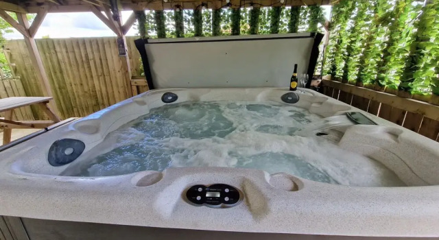 Коттедж Stunning 1-bed Cottage Near Carlisle With Hot tub