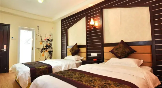 ZhanguaJiaJie Huluju Inn