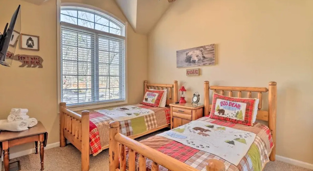 Апартаменты с 5 комнатами с балконом Big Boulder Mountain Townhome w/ Lake Club Access!