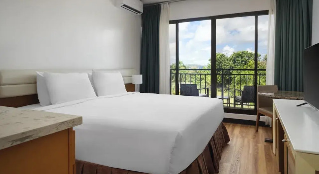 Люкс c 1 комнатой SureStay by Best Western Guam Airport