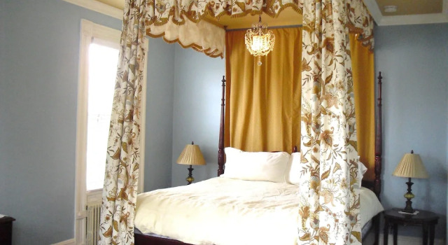 Bellevue Manor