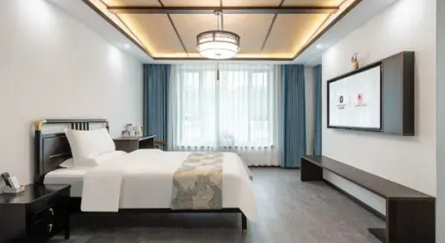 Шестиместный люкс Luxury Jifeng Resort Hotel (Wutai Mountain Branch)