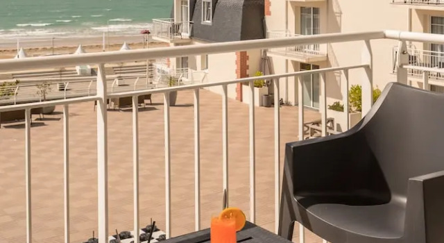 Люкс с балконом и с видом на море Spa Marin Du Val Andre Thalasso Resort