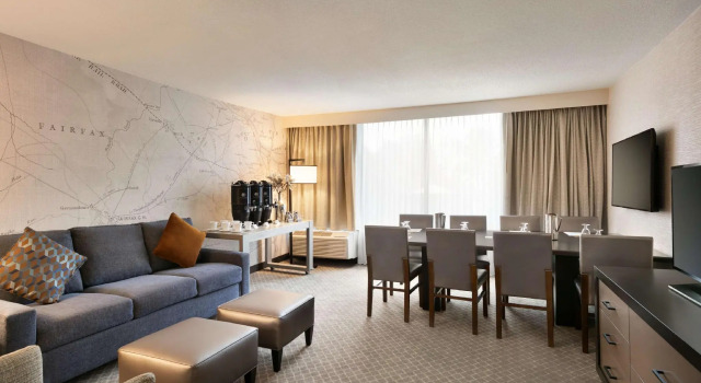 Номер Standard DoubleTree by Hilton McLean Tysons