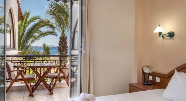 Двухместный номер Standard с балконом Pyrgos Hotel