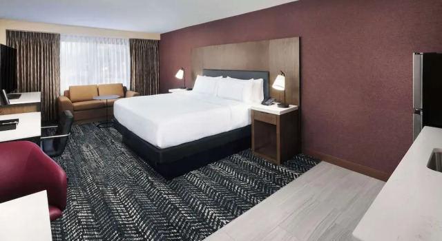 Двухместный люкс DoubleTree by Hilton Manhattan, KS