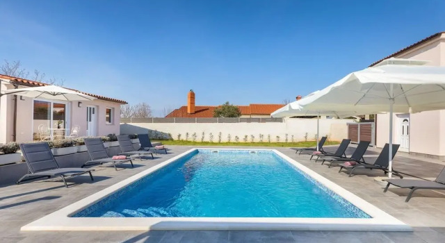 Вилла Lovely Family Bungalow With Private Pool