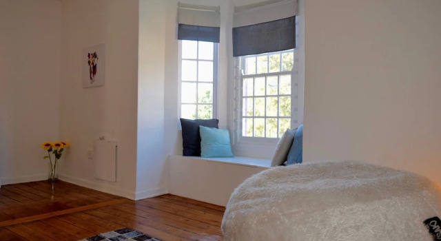 4 Bedroom House With Views of Table Mountain, Забронировать Отель Отели Кейптауна 3 звезды, рядом с MyCiTi Station Gardens, 3*