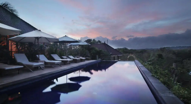 Кровать в общем номере Grand Sea View Lembongan