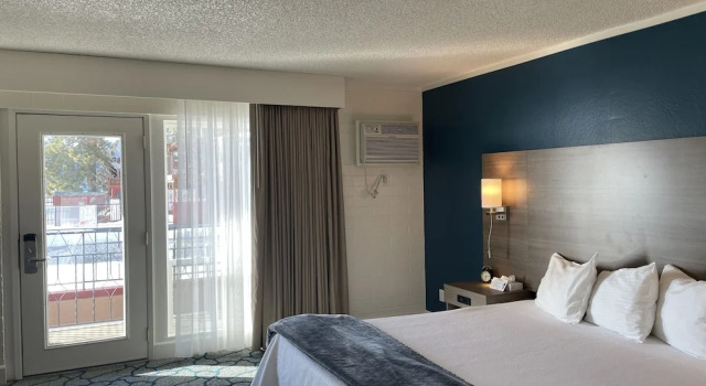 Номер Standard Crown Motel