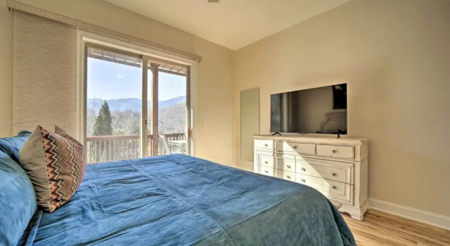 Апартаменты с 2 комнатами с балконом Beautiful Whittier Condo w/ Deck + Mtn Views!