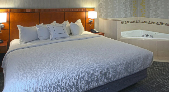 Двухместный номер Courtyard by Marriott Hamilton