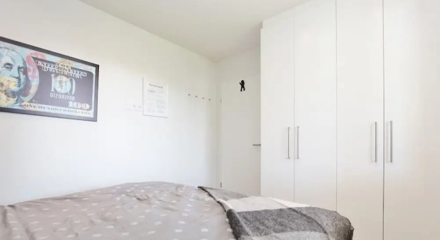 New Downtown Apartment With Free Parking, Забронировать Апартаменты/квартира Отели Акюрейри с парковкой, рядом с Hof - Cultural Center and Conference Hall, Парковка