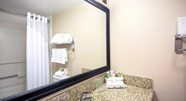 Четырёхместный номер Standard Holiday Inn Express Hotel & Suites Corinth by IHG