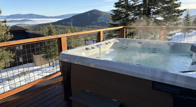 Коттедж Tahoe Donner Pinnacle Loop Mountain 5 Bedroom Home by RedAwning