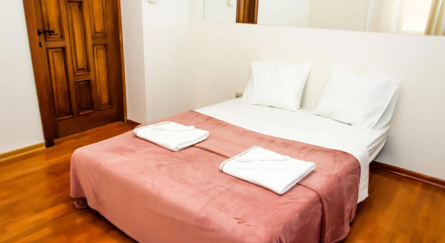 Bohemian Apartment - Center of Bucharest, Забронировать Апартаменты/квартира Бухарест Muntenia, рядом с Музей коллекций произведений искусства