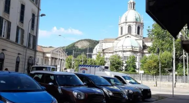 Manzoni Residence, Забронировать Отель Комо Озеро Комо, рядом с Como Cathedral