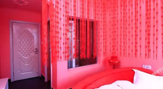 Juxian 1+1 hotel