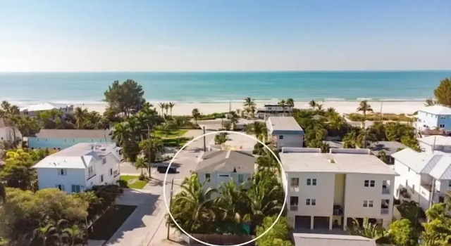 Коттедж Sunset Surf 2201 Ave C 6 Bedroom Home by RedAwning