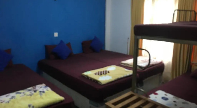 Кровать в общем номере Believe Inn