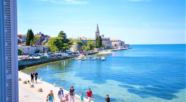 Апартаменты One bedroom apartment with direct sea view located in the old town of Porec