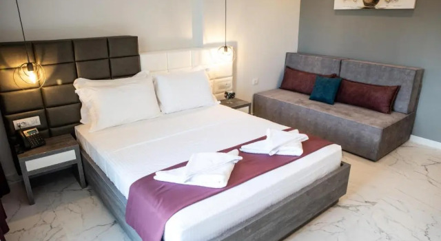Четырёхместный номер с балконом Lagaria Hotel
