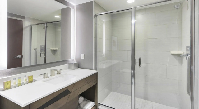 Двухместный номер Standard DoubleTree by Hilton Raleigh-Cary
